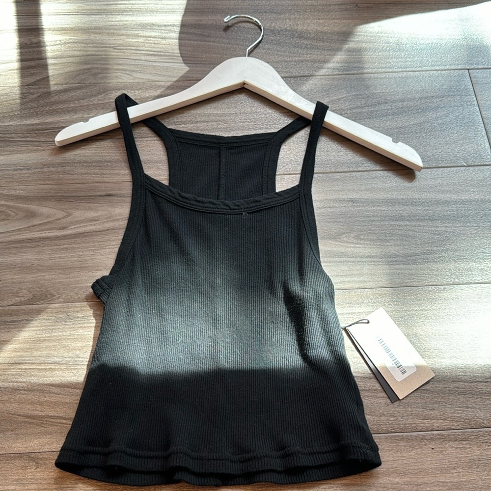 Black crop tank